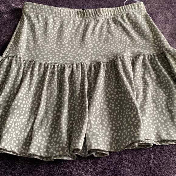 Windsor Dresses & Skirts - Pull on ruffle bottom skirt S